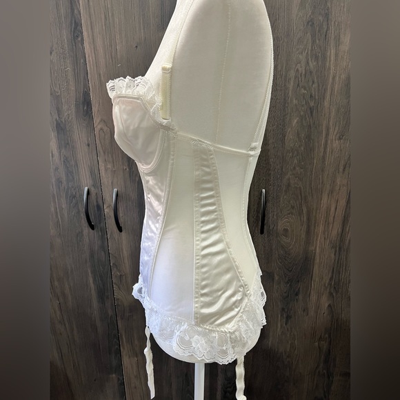 Victoria’s Secret lace/ silky mesh white bustier corset - Picture 3 of 13